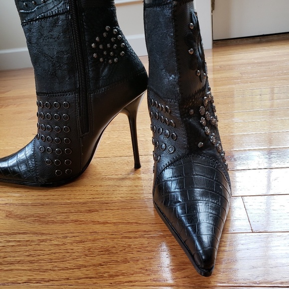 Boots - Picture 3 of 8